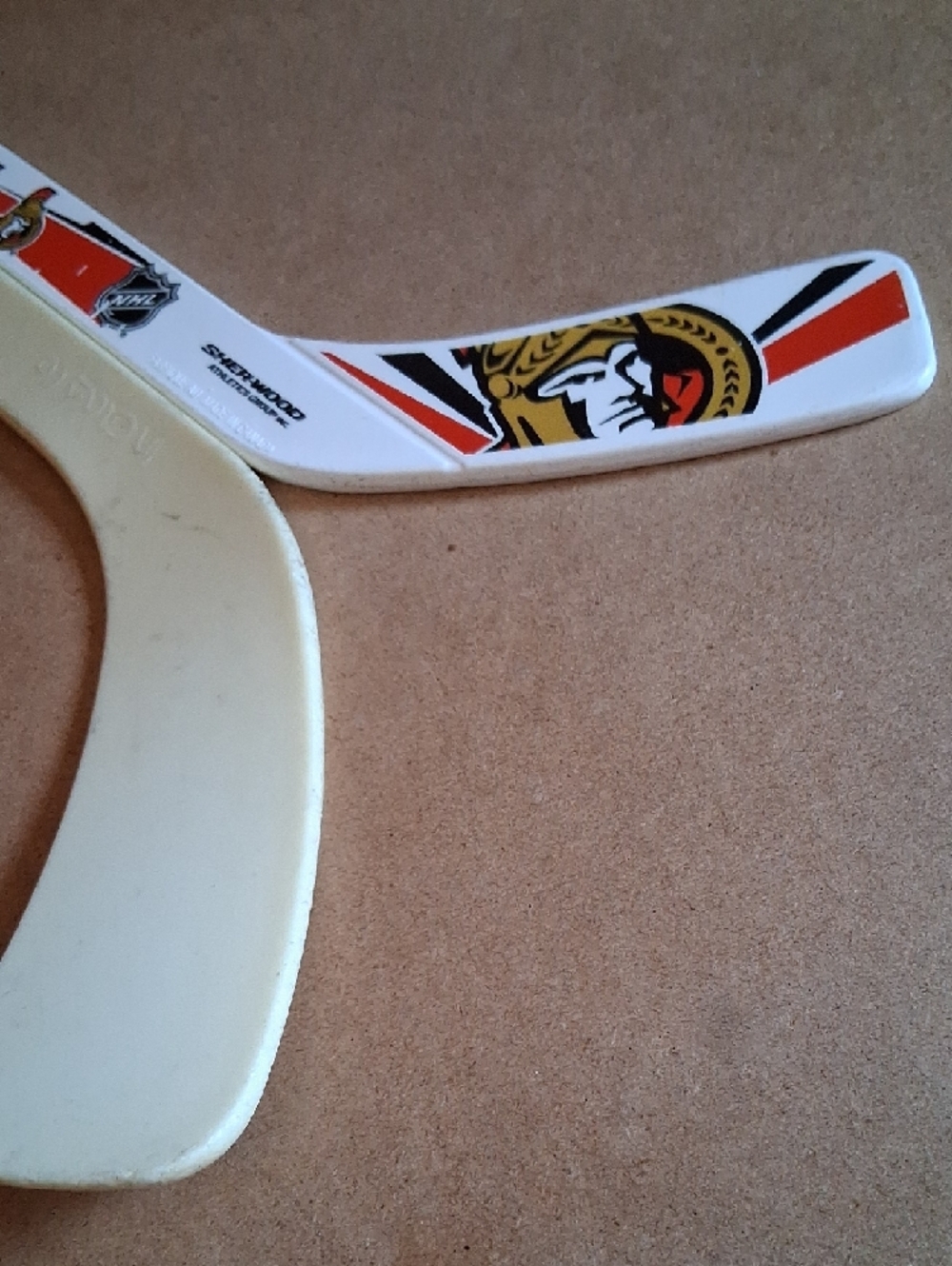 Ottawa Senators NHL Mini Hockey Sticks - Red, White, Cream - Picture 6 of 9